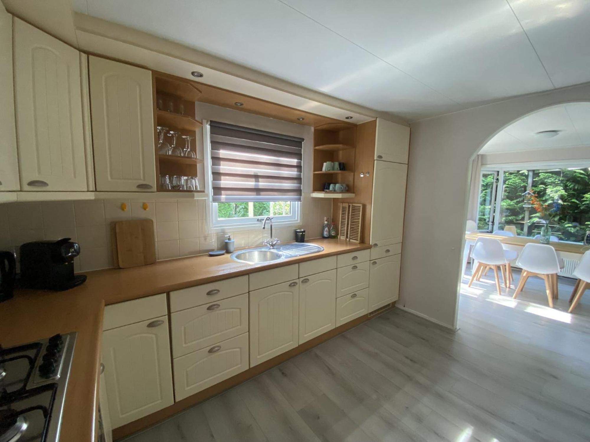Veluwe Vakanties Chalets With Private Barrel Sauna - With Pool Bar And Restaurant Facilities In The Veluwe National Park بوتِنْ المظهر الخارجي الصورة