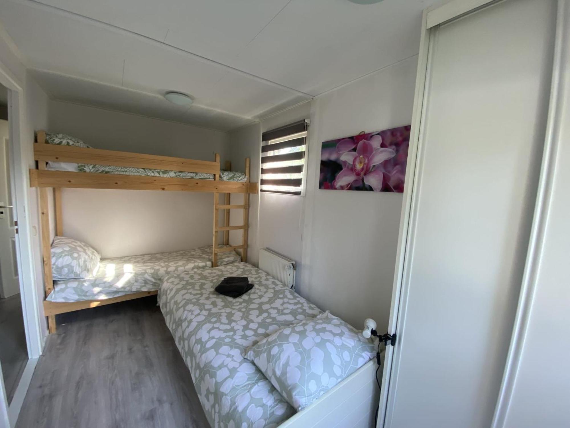 Veluwe Vakanties Chalets With Private Barrel Sauna - With Pool Bar And Restaurant Facilities In The Veluwe National Park بوتِنْ المظهر الخارجي الصورة