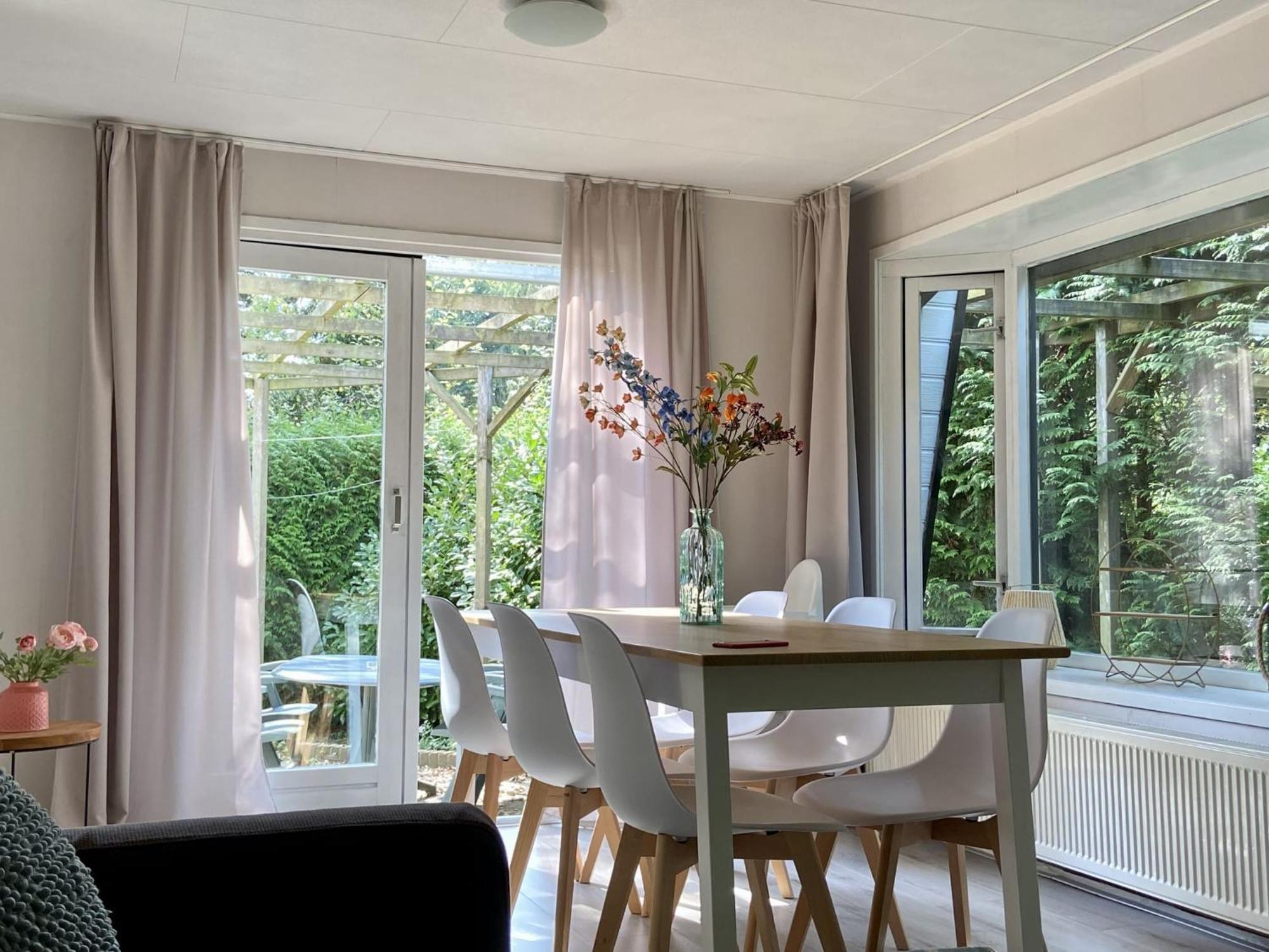 Veluwe Vakanties Chalets With Private Barrel Sauna - With Pool Bar And Restaurant Facilities In The Veluwe National Park بوتِنْ المظهر الخارجي الصورة