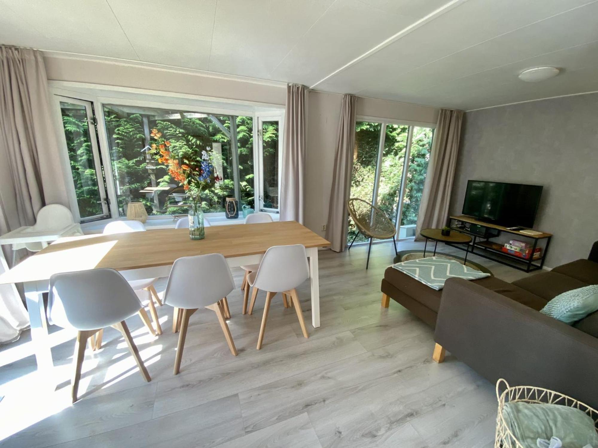 Veluwe Vakanties Chalets With Private Barrel Sauna - With Pool Bar And Restaurant Facilities In The Veluwe National Park بوتِنْ المظهر الخارجي الصورة