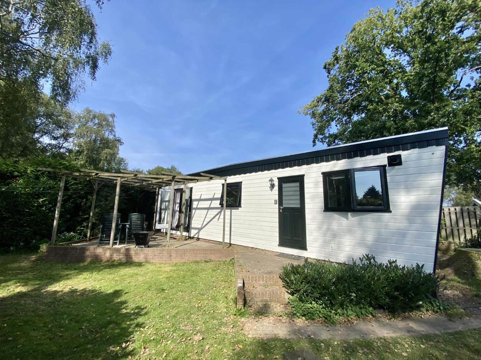Veluwe Vakanties Chalets With Private Barrel Sauna - With Pool Bar And Restaurant Facilities In The Veluwe National Park بوتِنْ المظهر الخارجي الصورة