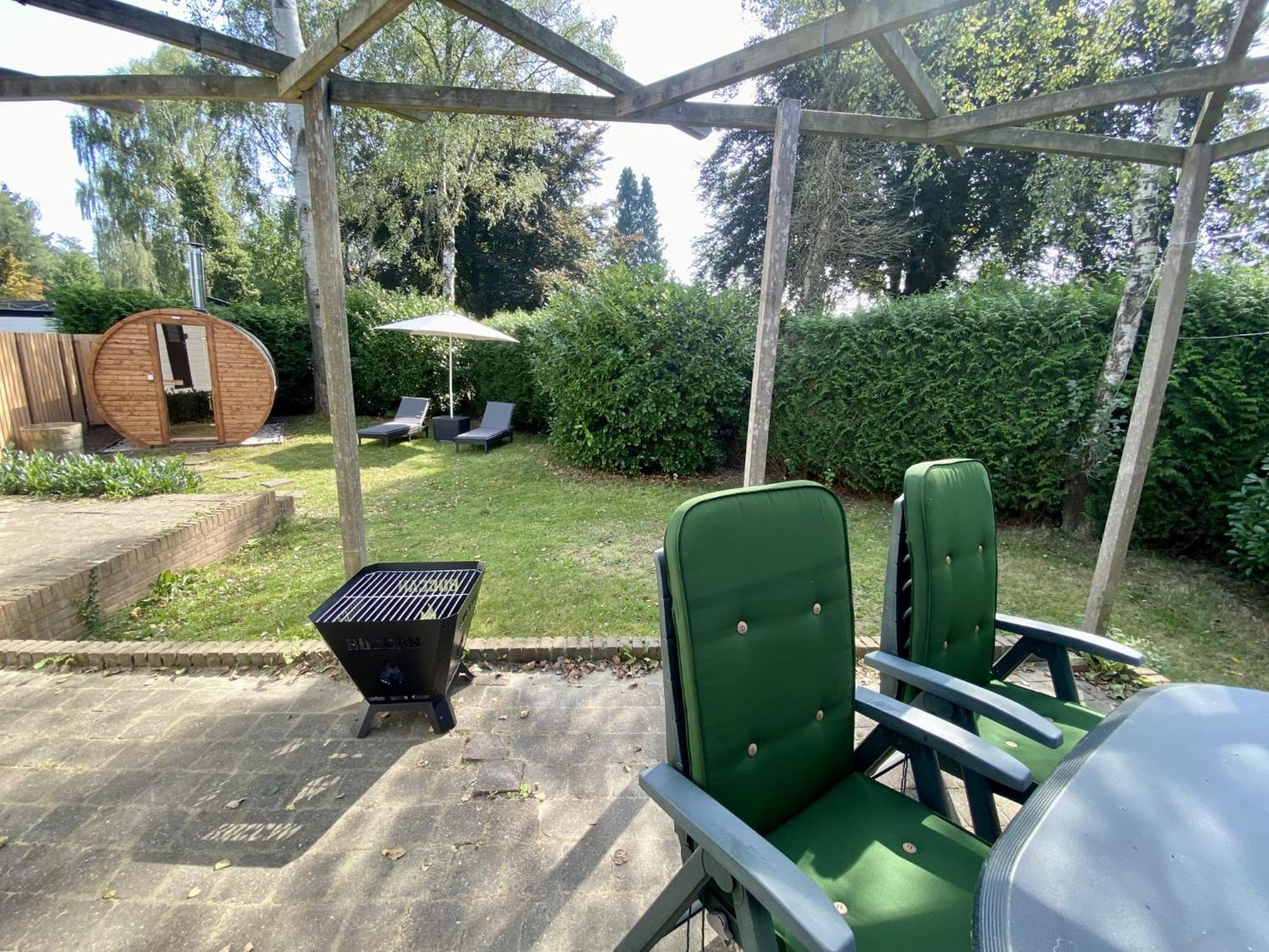 Veluwe Vakanties Chalets With Private Barrel Sauna - With Pool Bar And Restaurant Facilities In The Veluwe National Park بوتِنْ المظهر الخارجي الصورة