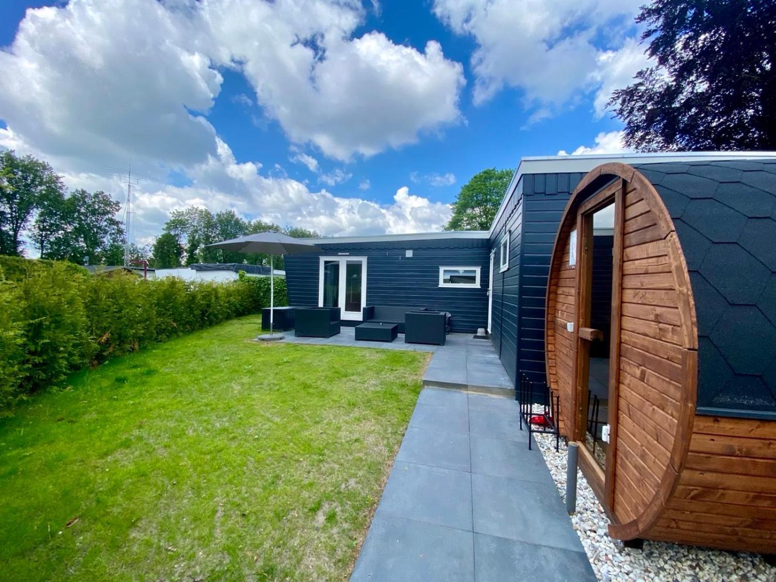 Veluwe Vakanties Chalets With Private Barrel Sauna - With Pool Bar And Restaurant Facilities In The Veluwe National Park بوتِنْ المظهر الخارجي الصورة