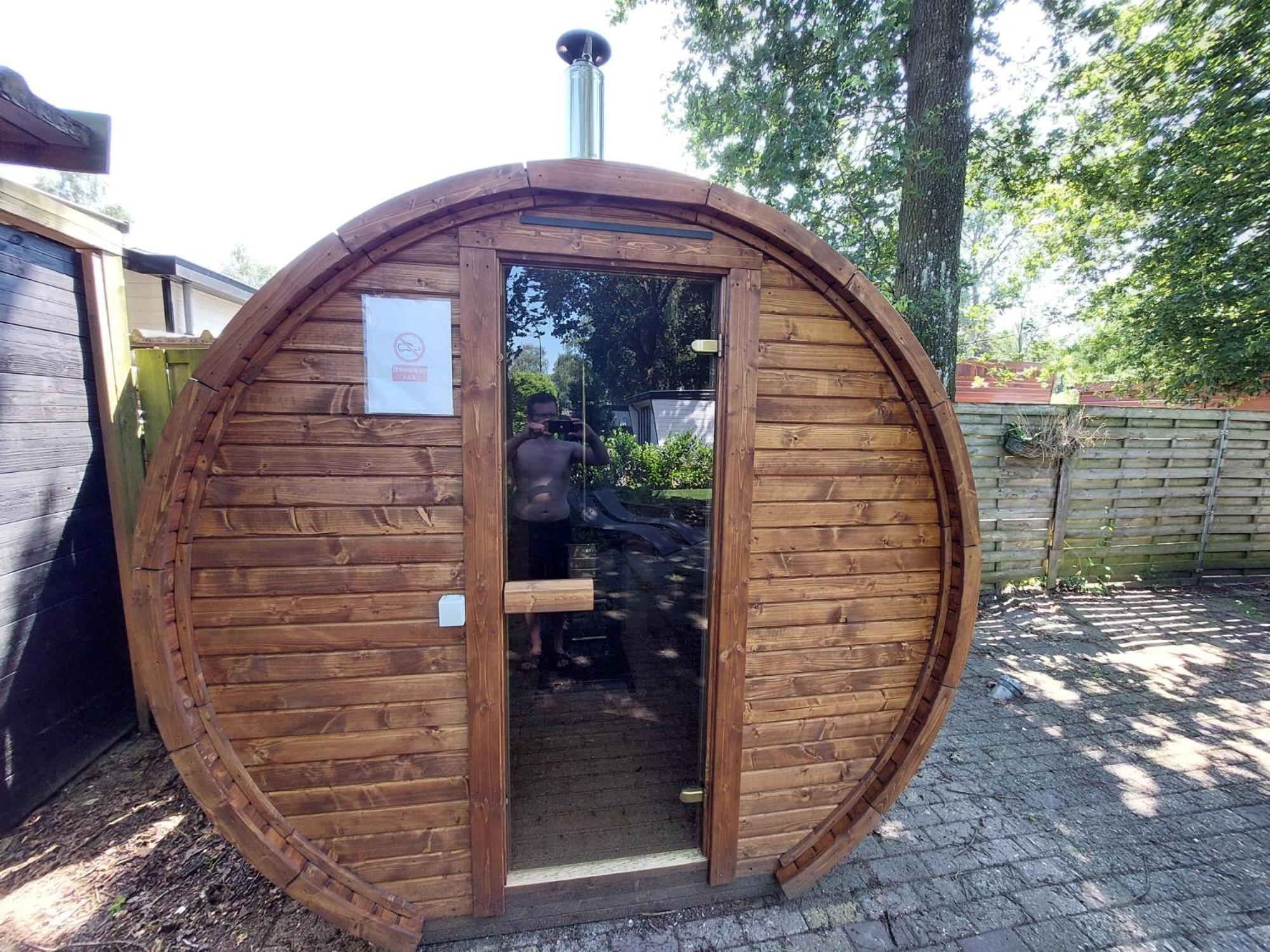 Veluwe Vakanties Chalets With Private Barrel Sauna - With Pool Bar And Restaurant Facilities In The Veluwe National Park بوتِنْ المظهر الخارجي الصورة