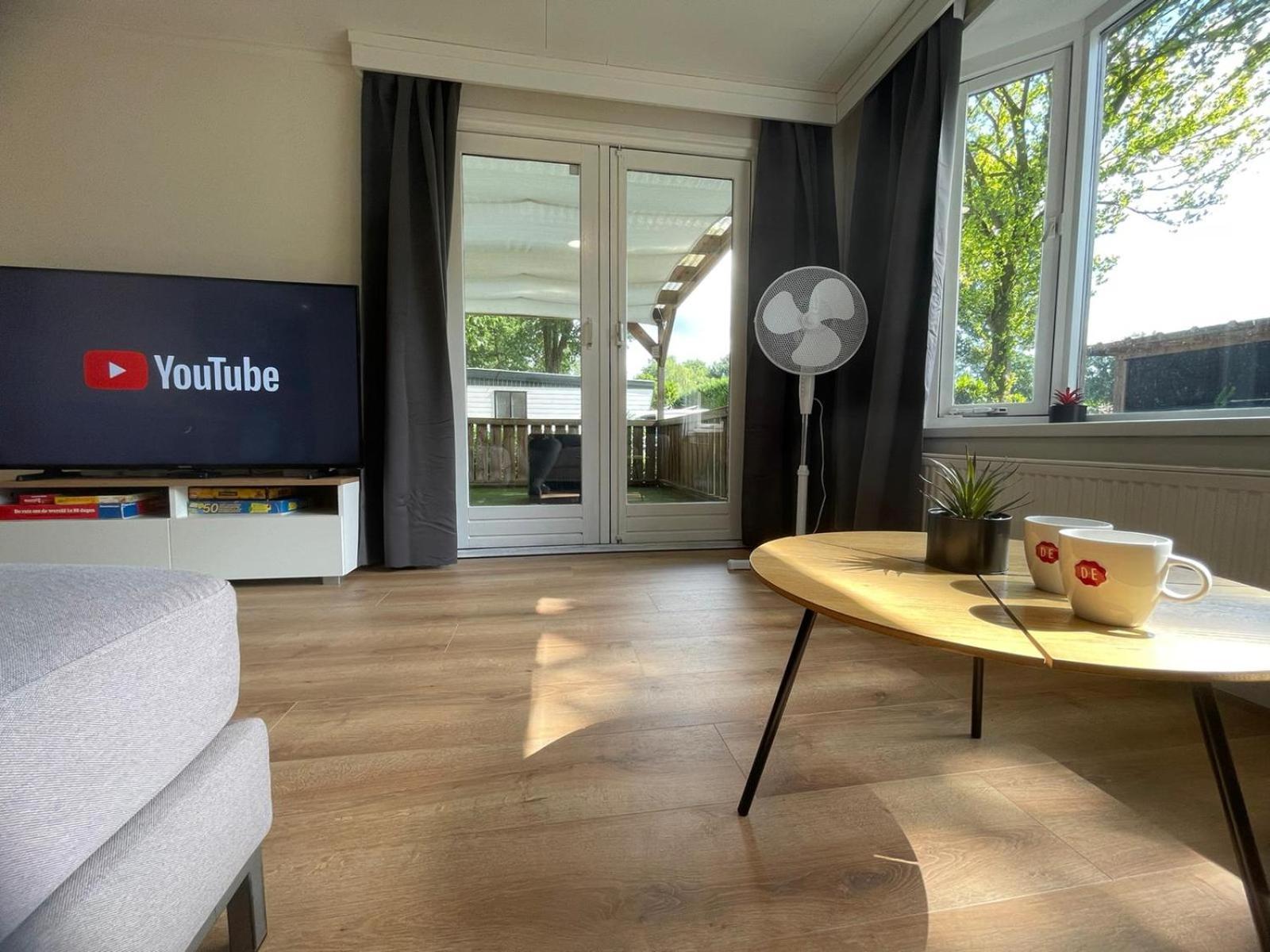 Veluwe Vakanties Chalets With Private Barrel Sauna - With Pool Bar And Restaurant Facilities In The Veluwe National Park بوتِنْ المظهر الخارجي الصورة