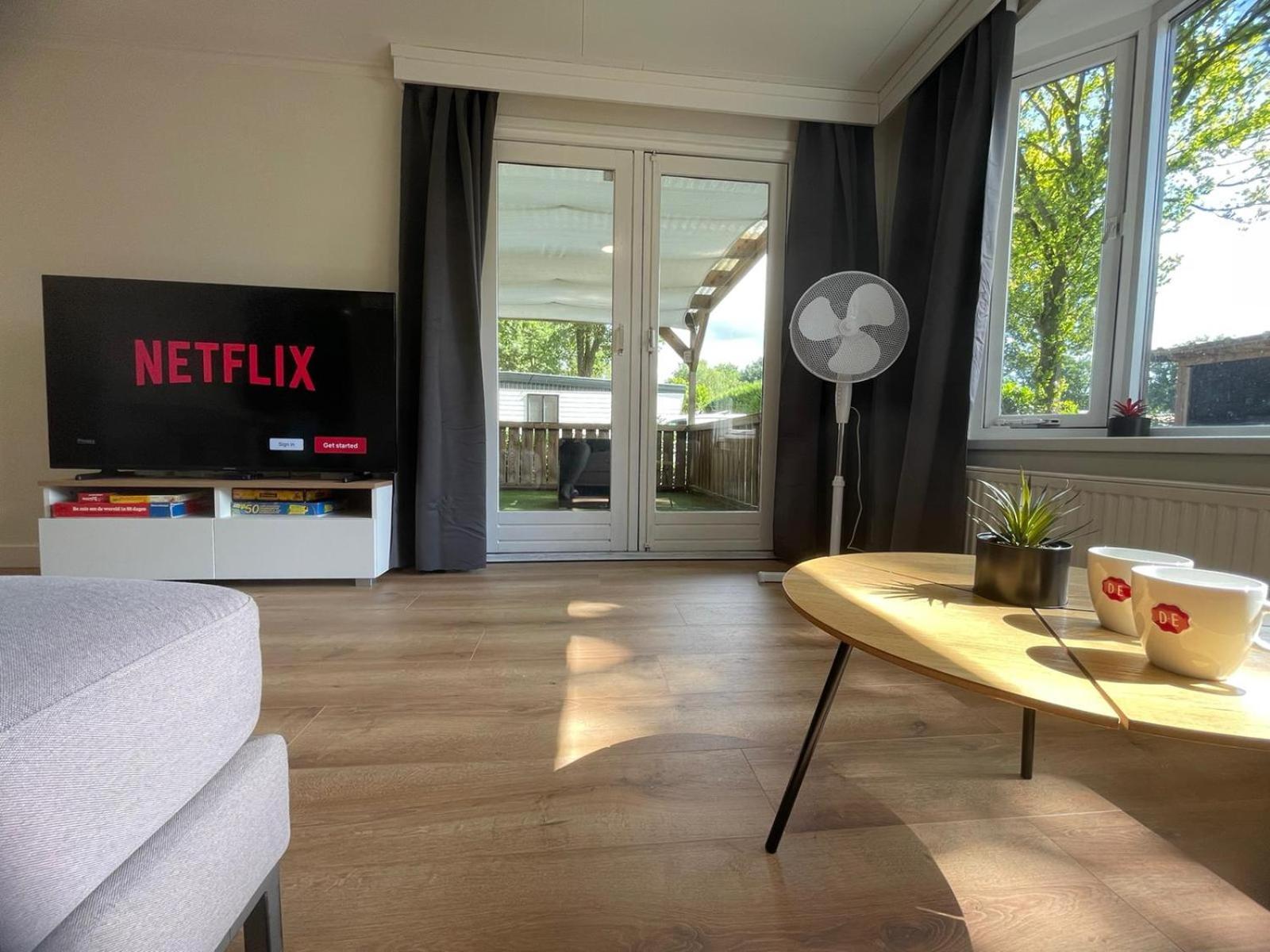 Veluwe Vakanties Chalets With Private Barrel Sauna - With Pool Bar And Restaurant Facilities In The Veluwe National Park بوتِنْ المظهر الخارجي الصورة