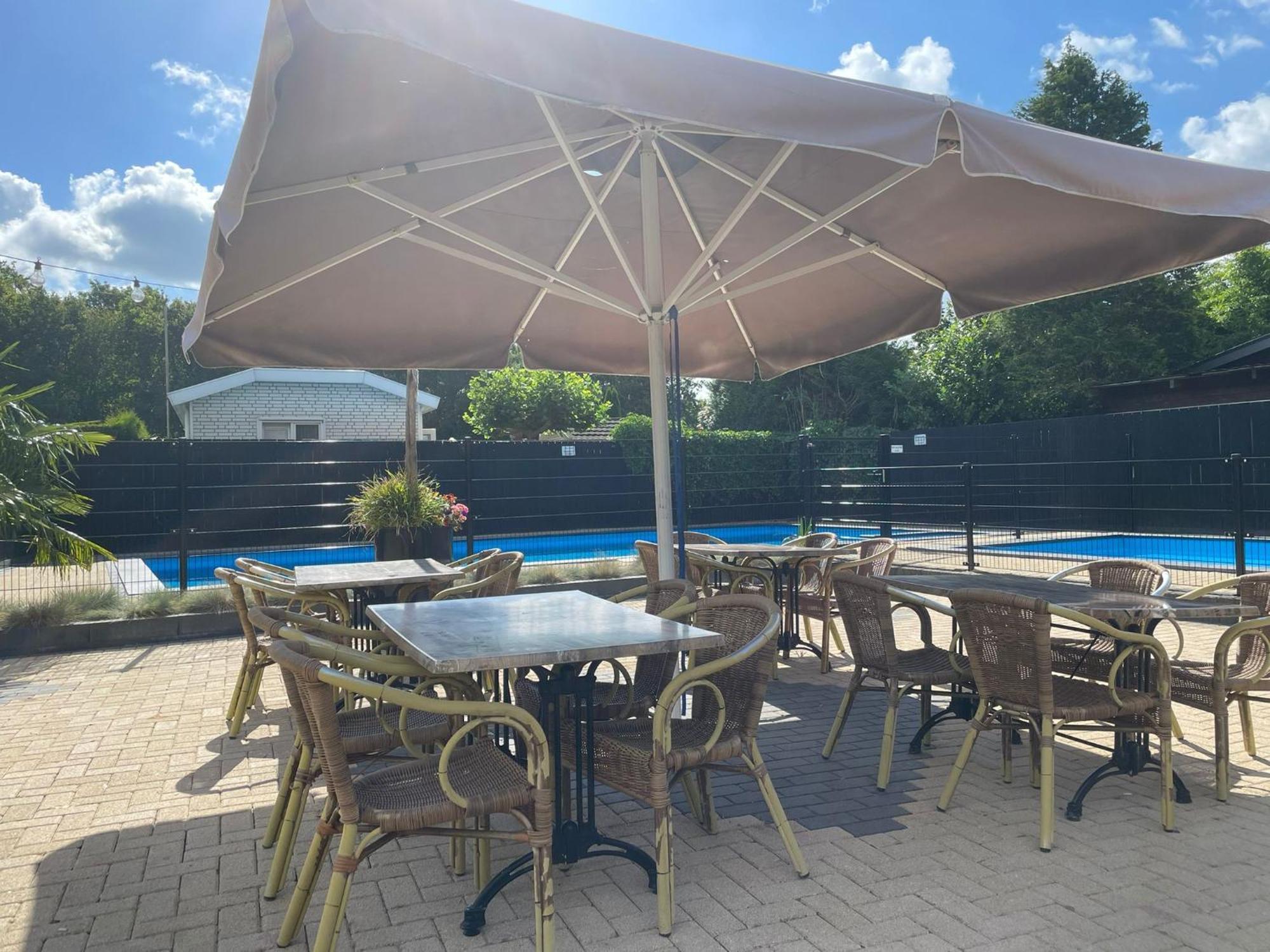 Veluwe Vakanties Chalets With Private Barrel Sauna - With Pool Bar And Restaurant Facilities In The Veluwe National Park بوتِنْ المظهر الخارجي الصورة