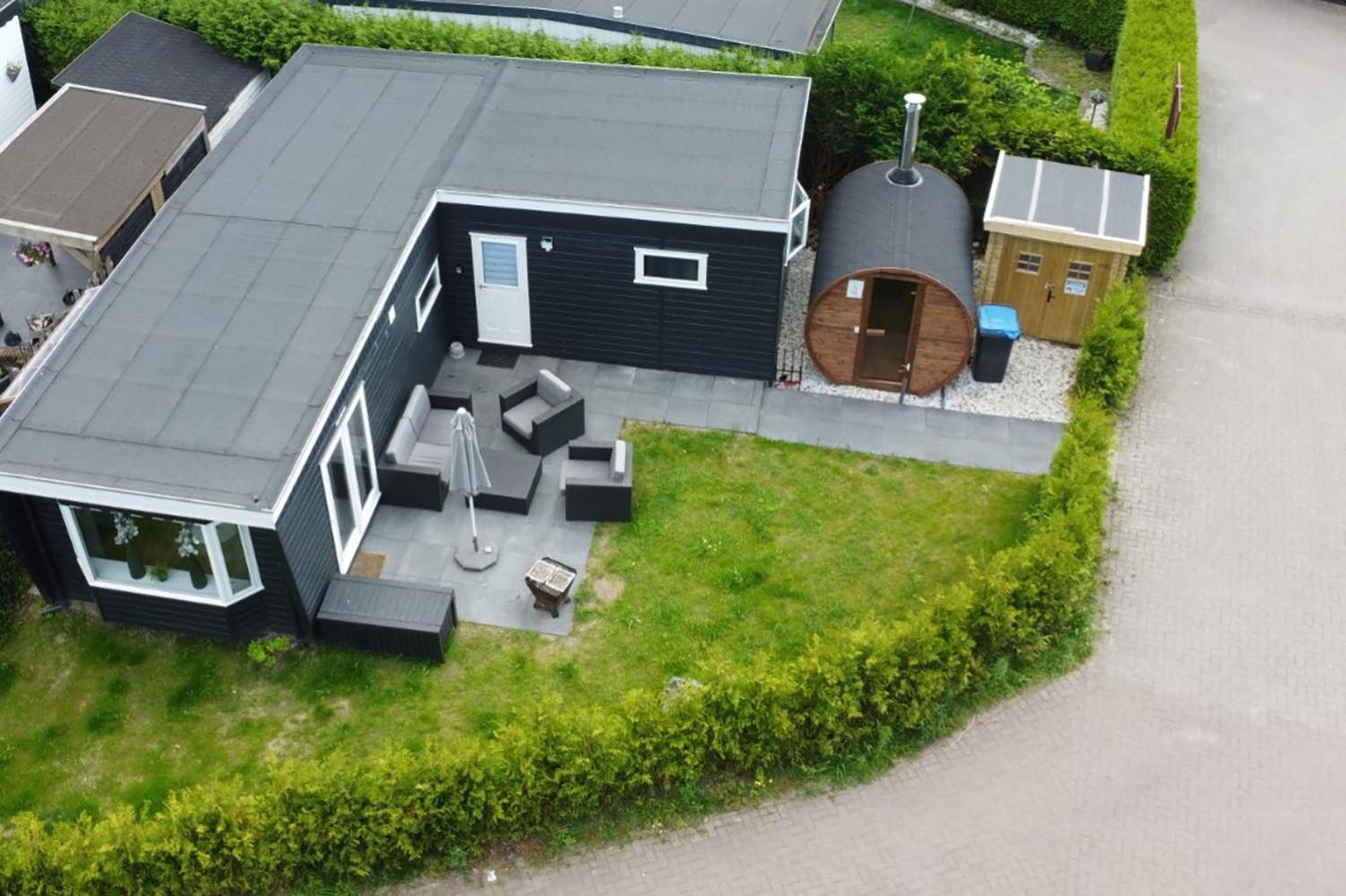Veluwe Vakanties Chalets With Private Barrel Sauna - With Pool Bar And Restaurant Facilities In The Veluwe National Park بوتِنْ المظهر الخارجي الصورة